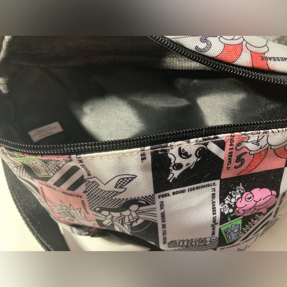 Hollister Adjustable Customizable Fanny Pack - Picture 5 of 5